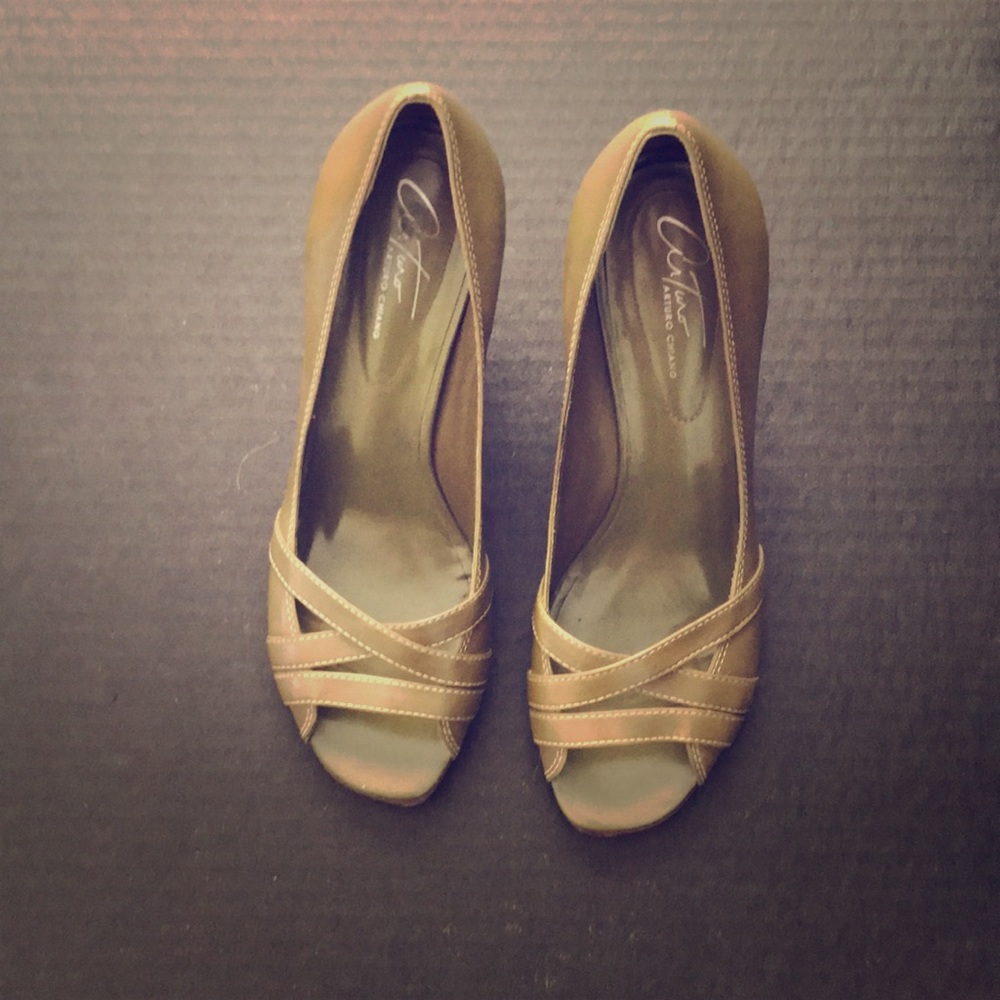 Olive leather heels